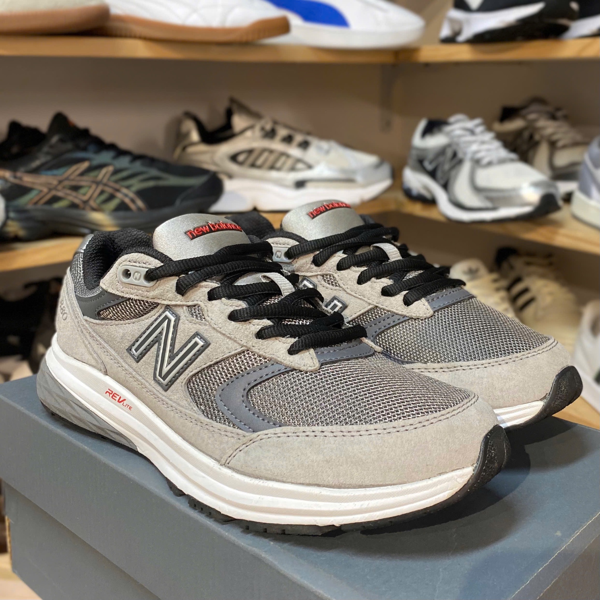 New Balance 880 Gun Metal size 40