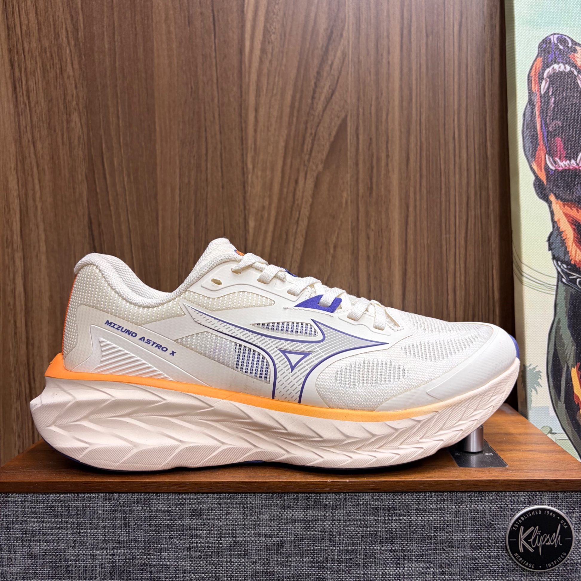 Mizuno Astro X Cream Orange size 40.5 (Fb)