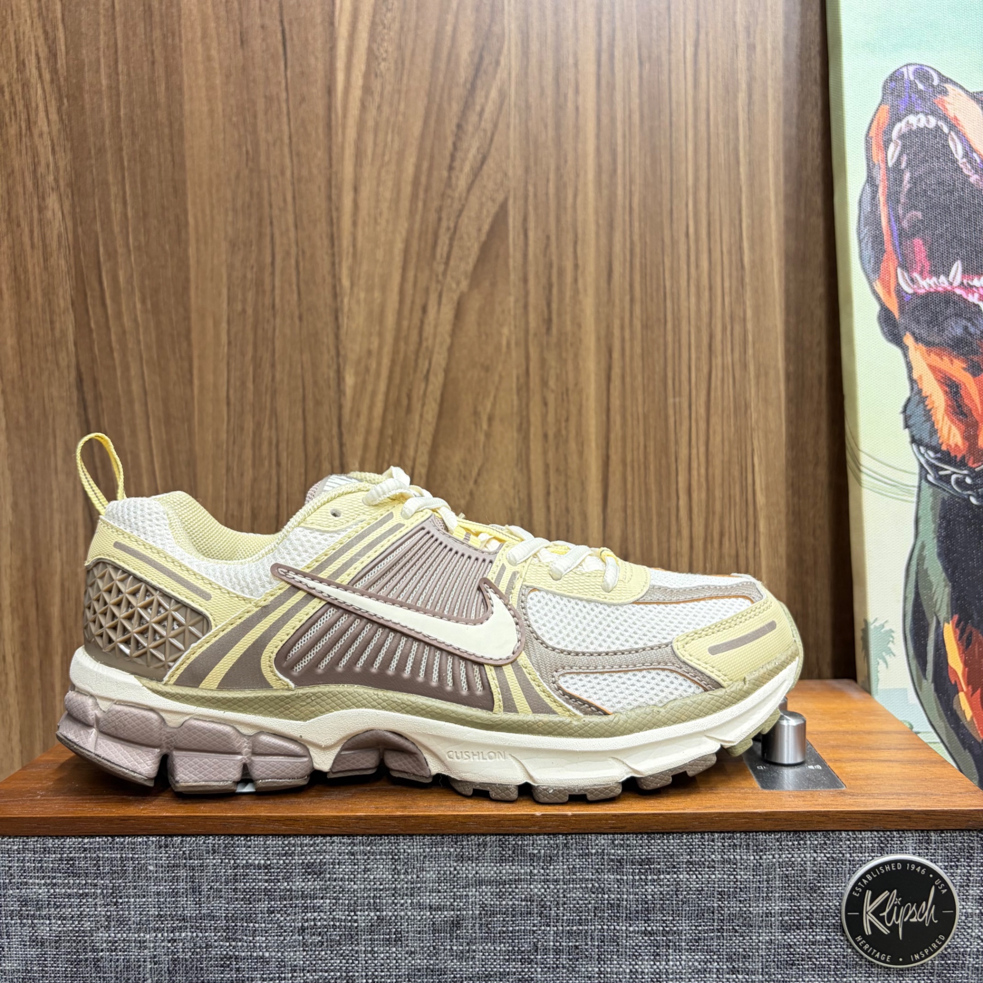 Nike Vomero 5 Mink Brown size 37.5