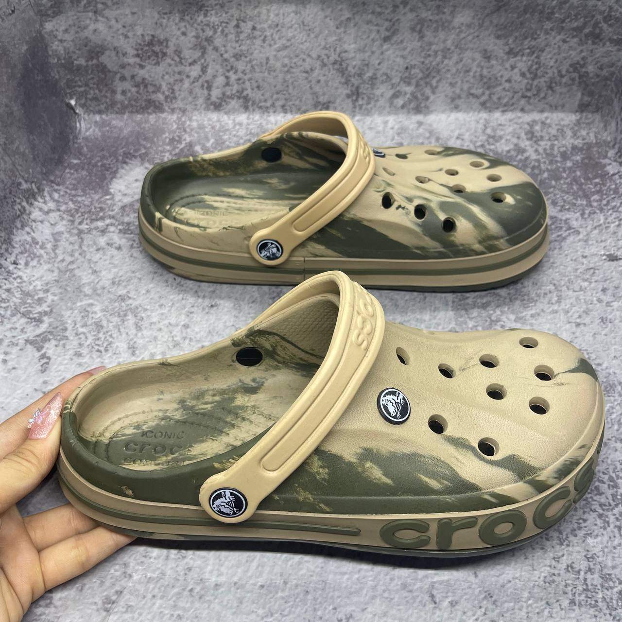 Sục Crocs Nam loang màu N