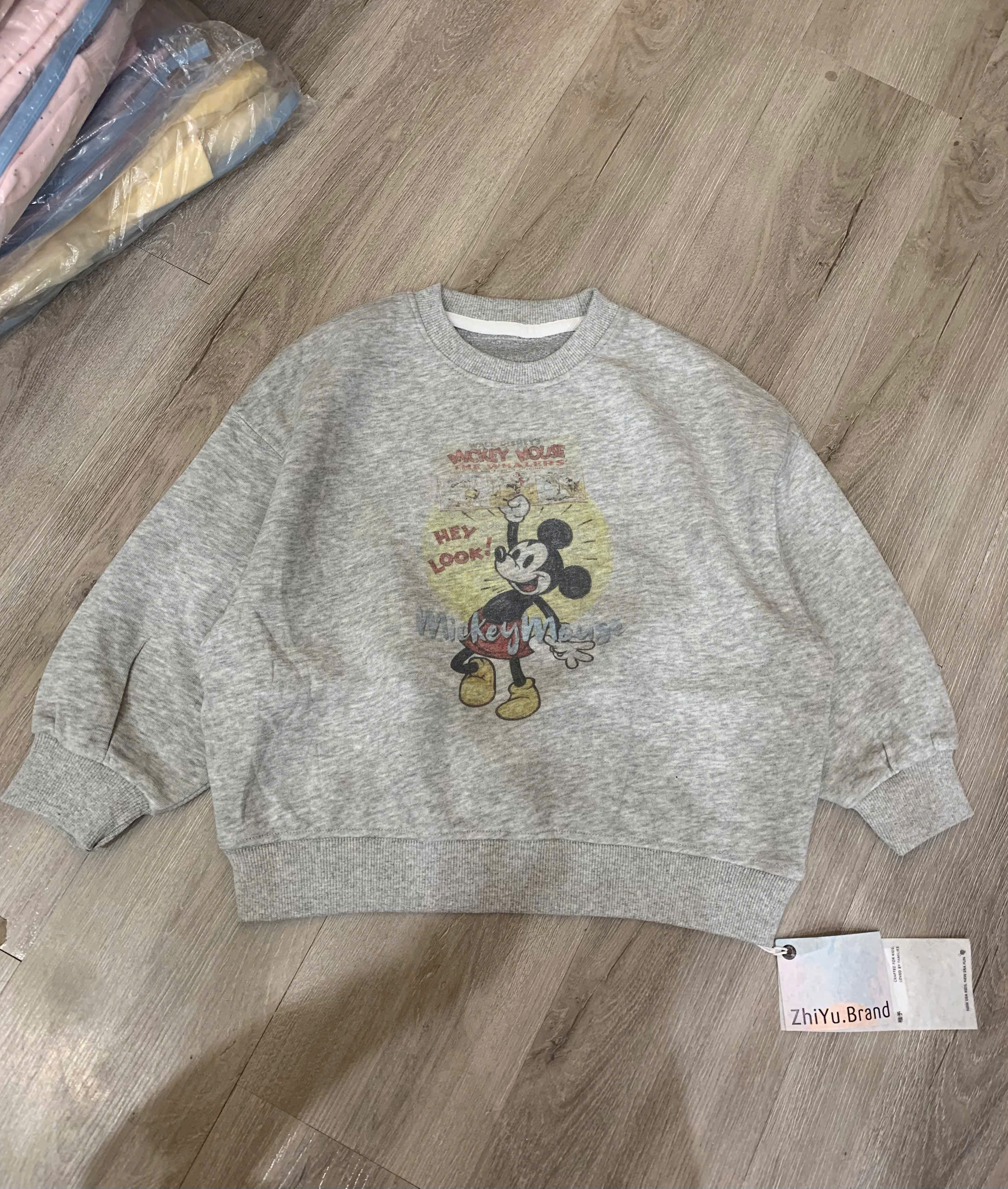 26812 áo nỉ ghi mickey