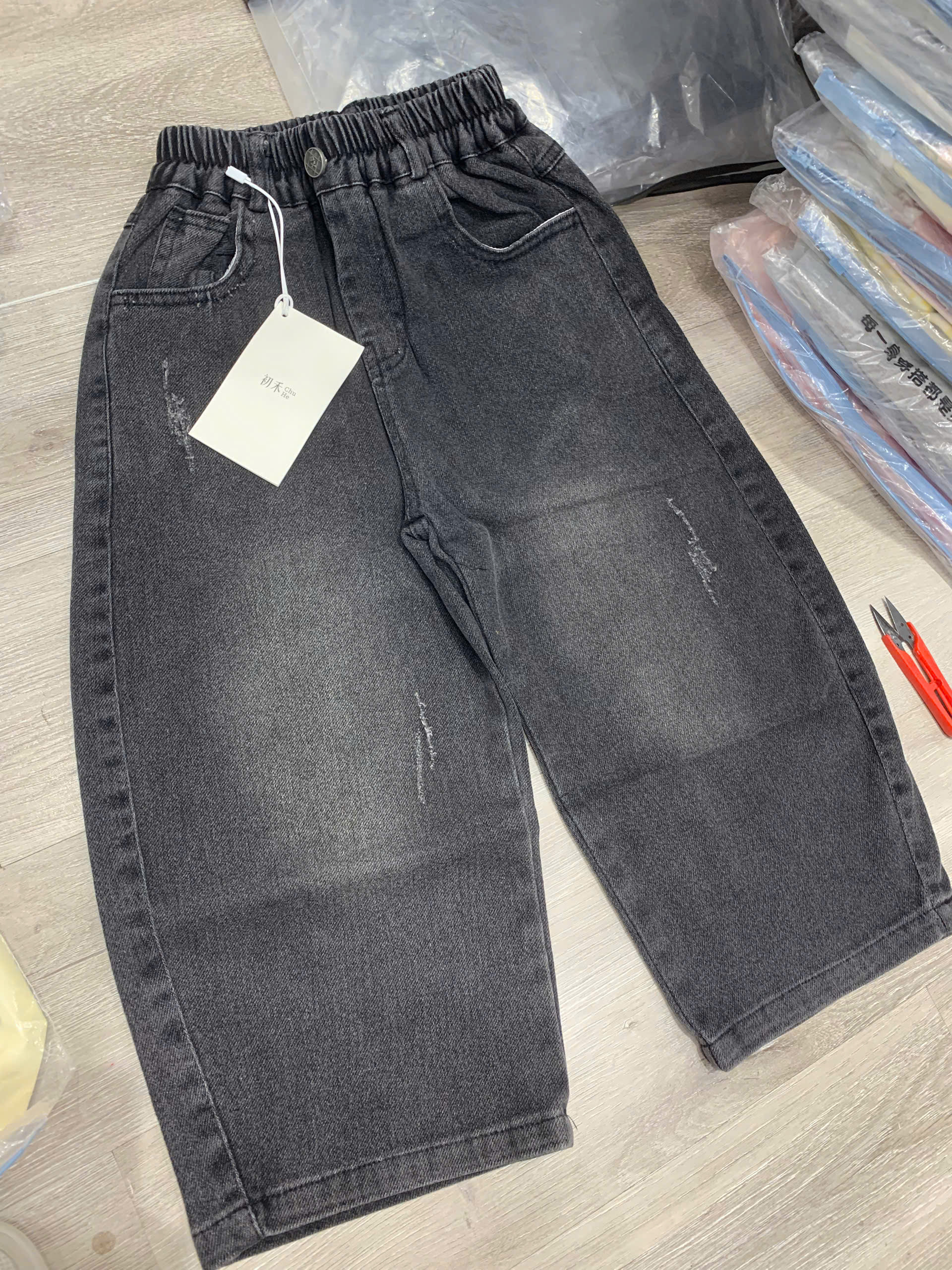 6639 quần bò đen xước