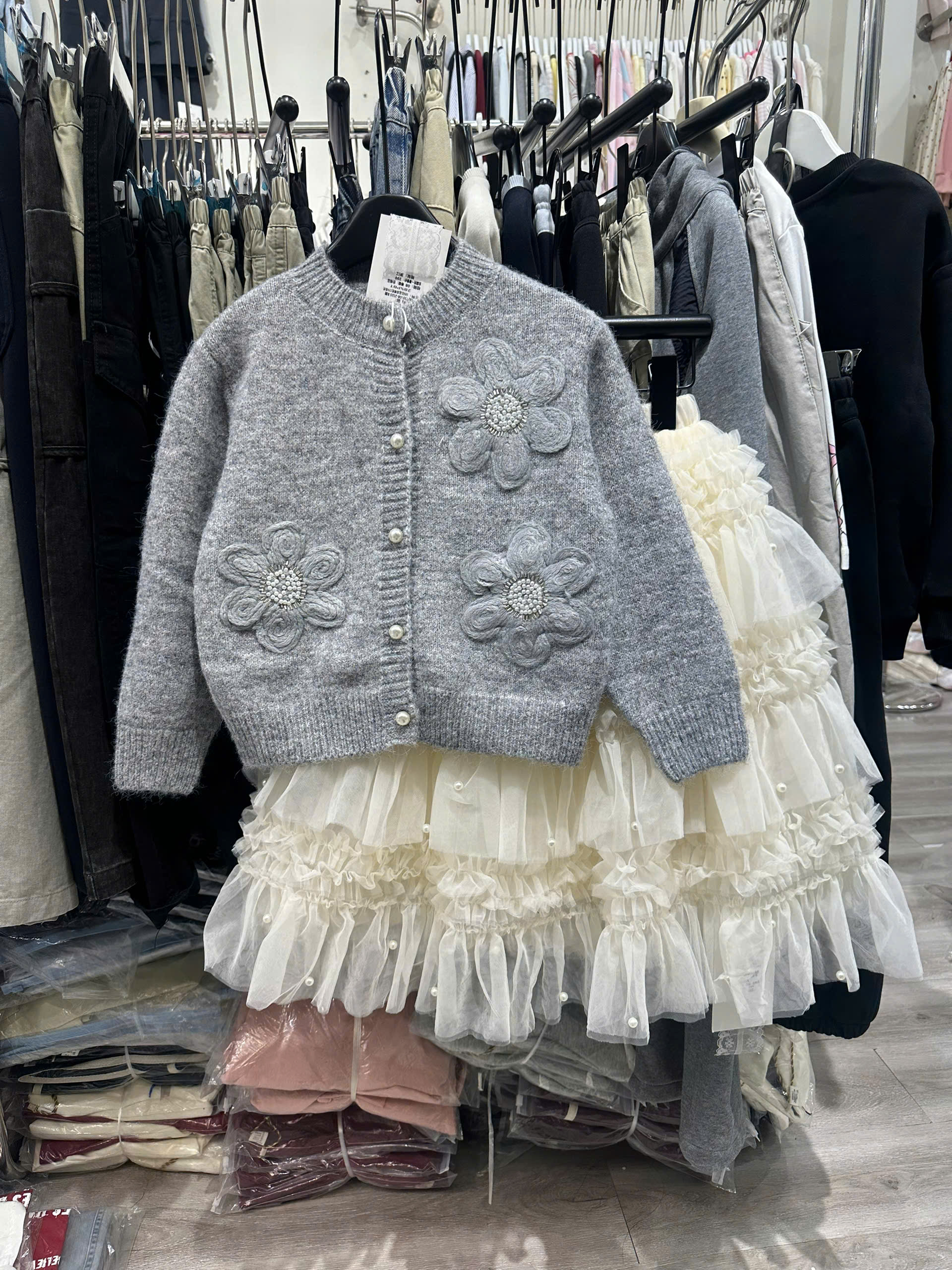 Cardigan ghi hoa C101