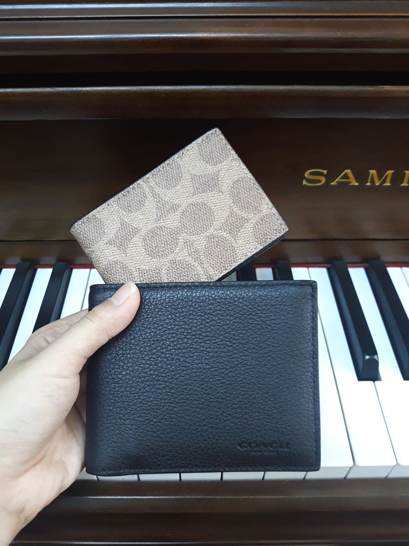 2407202020726_02400036 Ví coach ngắn 916 Màu đen phối nâu 1.jpg