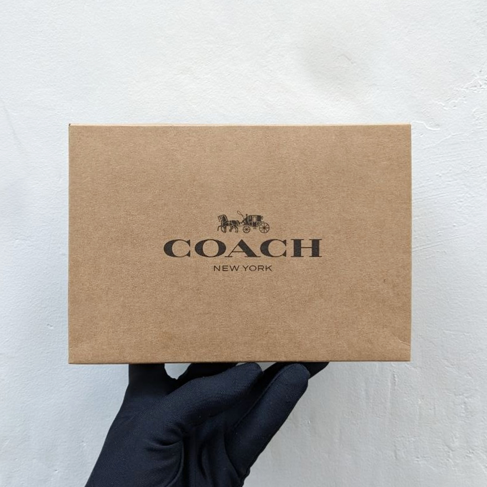 Coach Box Store S 8.jpg