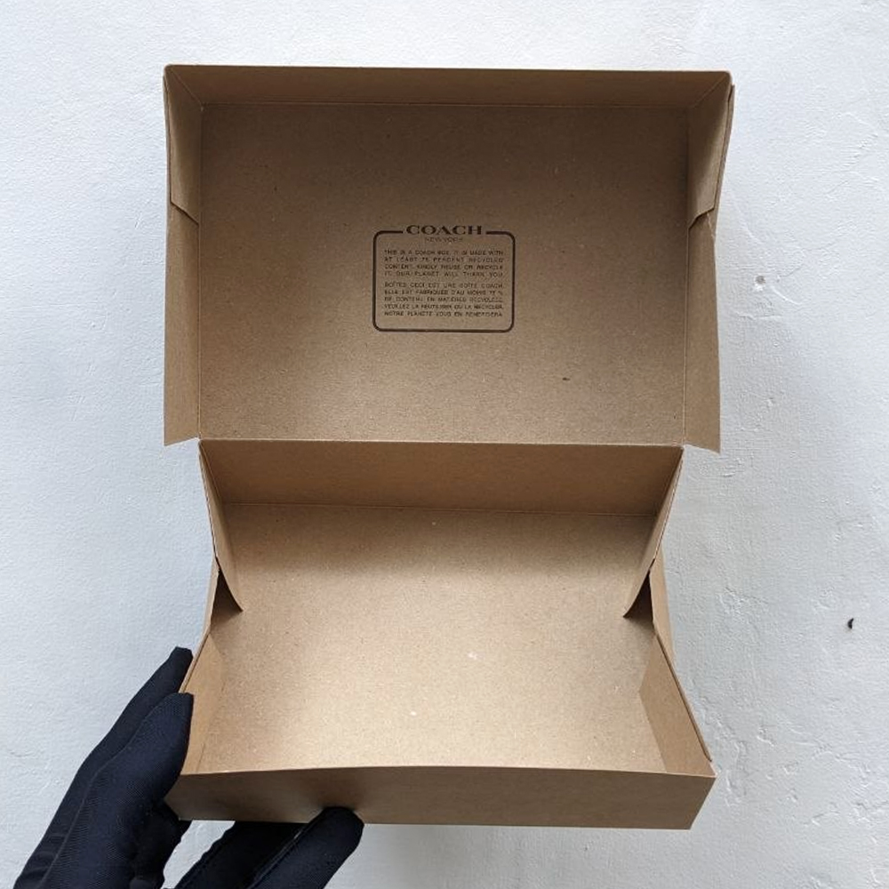 Coach Box Store S 8.jpg