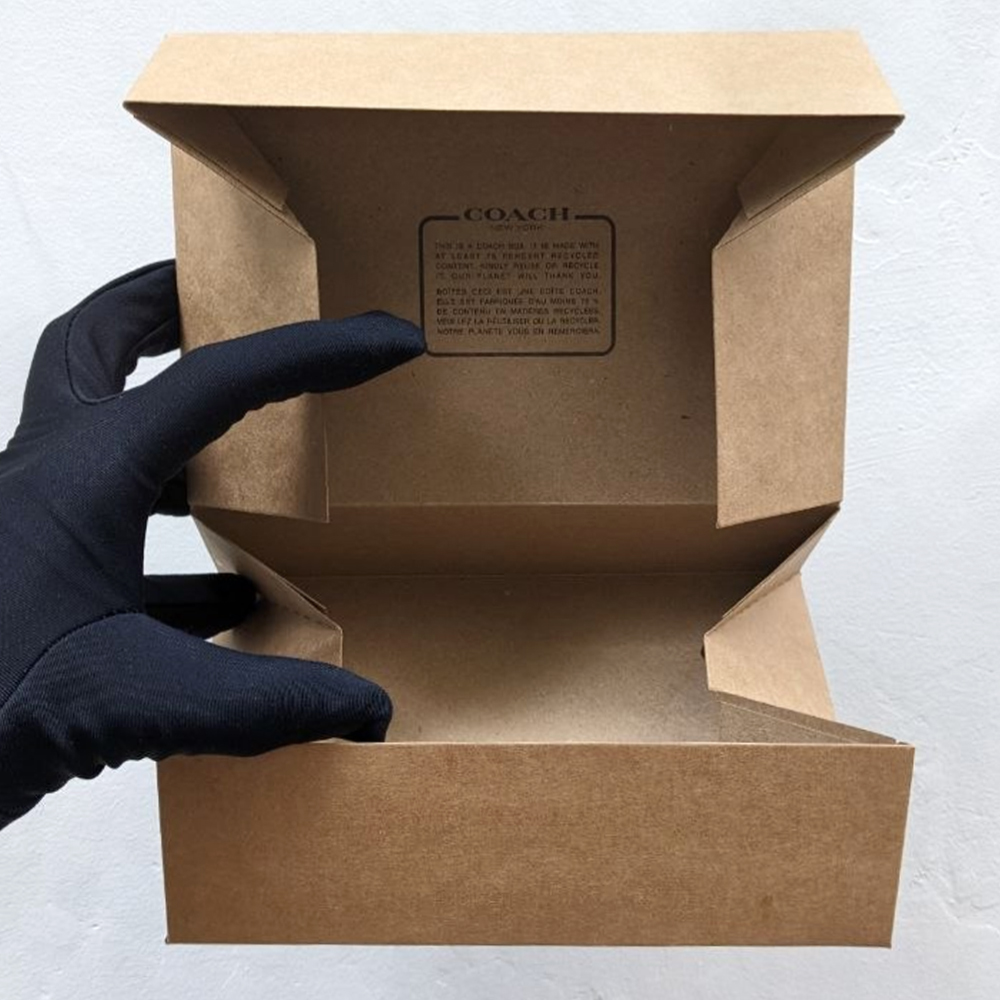 Coach Box Store S 8.jpg