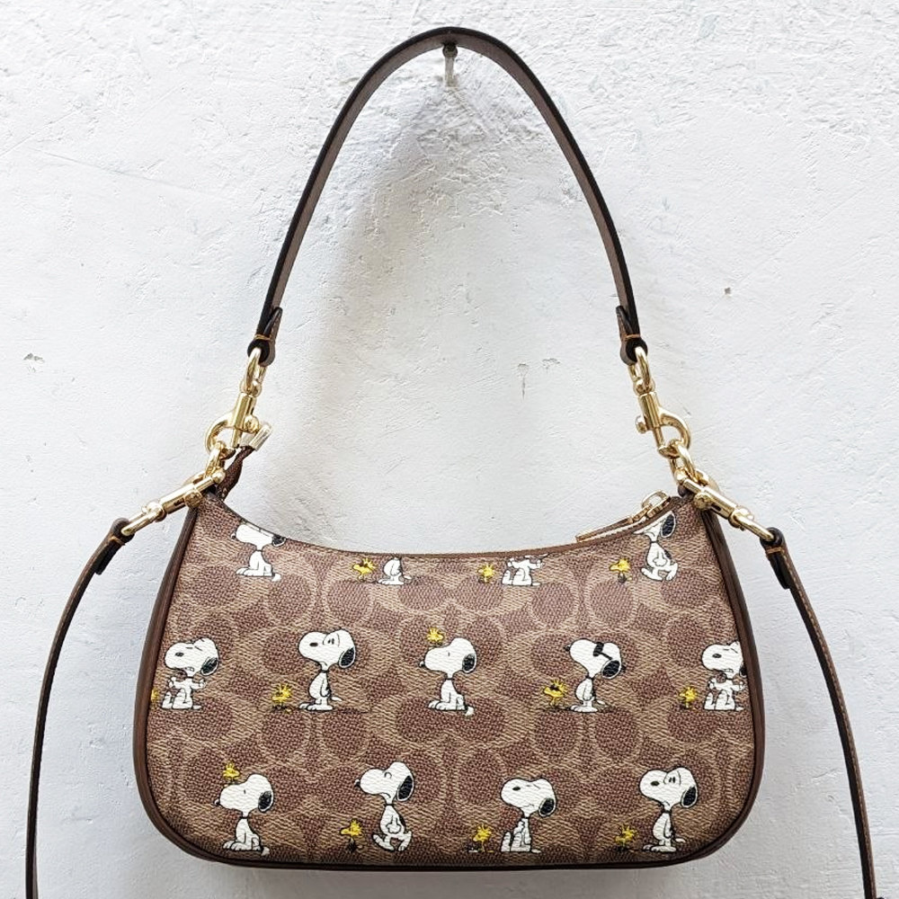 Coach CBJ88 Teri Signature Leather Shoulder Bag With Snoopy Print 1.jpg