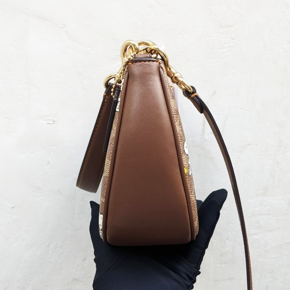 Coach CBJ88 Teri Signature Leather Shoulder Bag With Snoopy Print 1.jpg