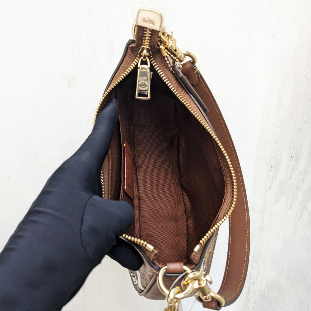 Coach CBJ88 Teri Signature Leather Shoulder Bag With Snoopy Print 1.jpg