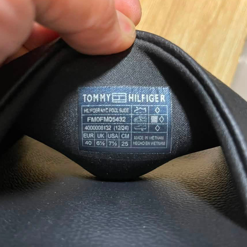 Dép Tommy Hilfiger màu đen 1.jpg