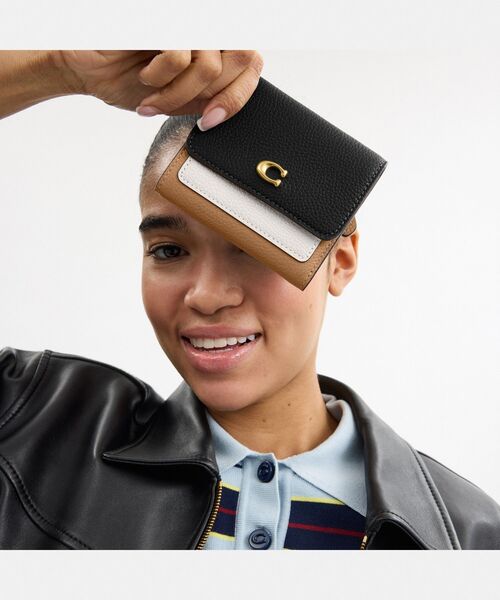 Coach CAO14 B4M2 2.jpg