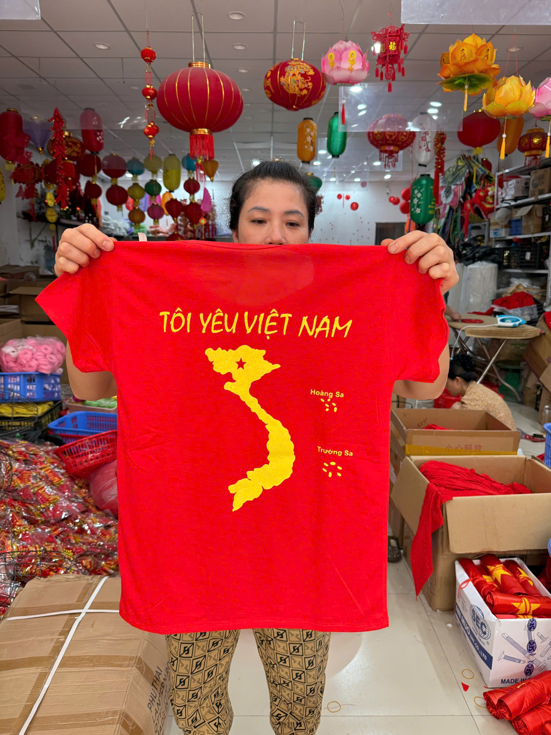 Áo cờ đỏ sao vàng