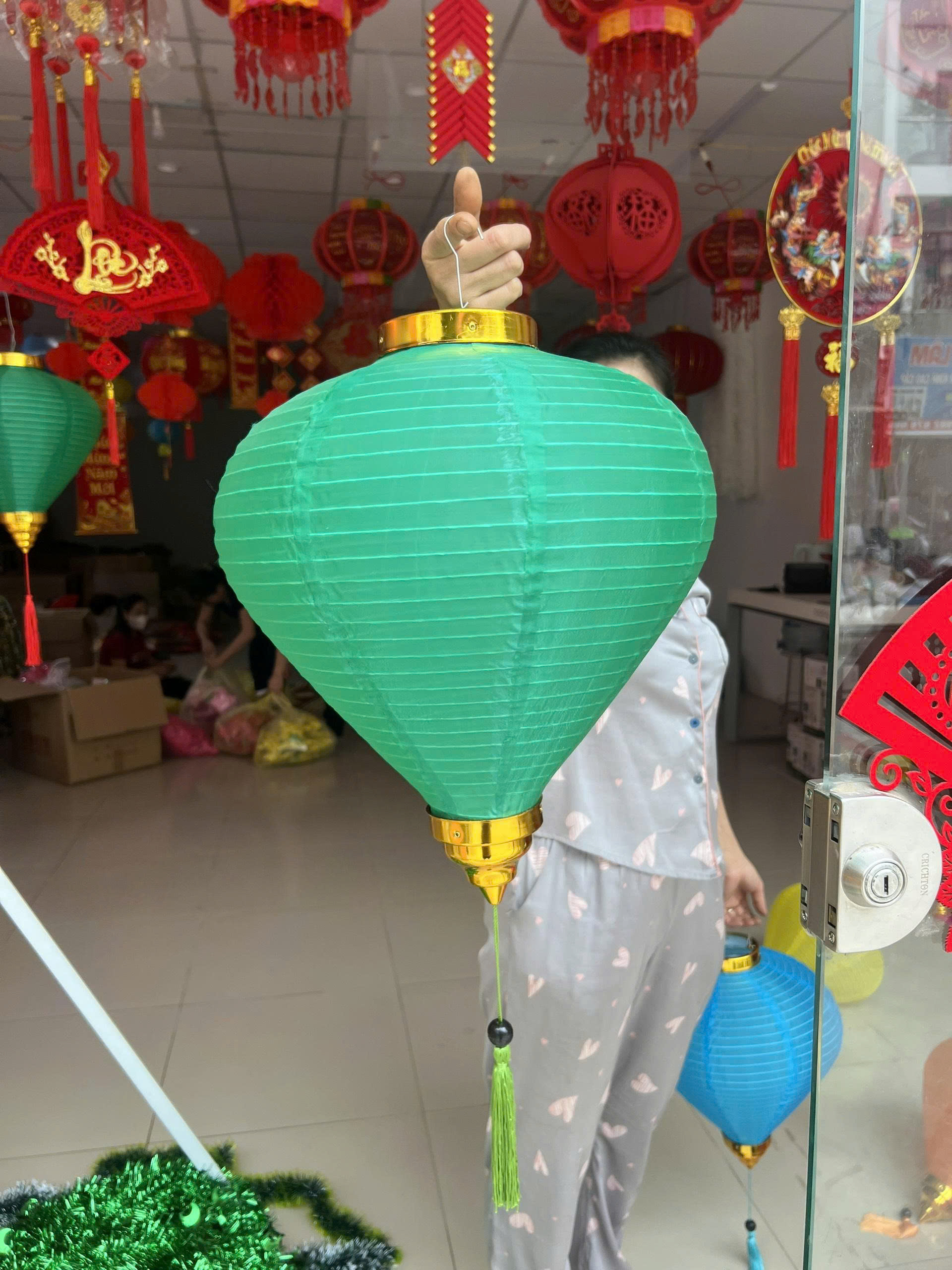 Đèn lồng hình Tỏi Vải thường L2 Lớn 35x45cm - Xanh lá