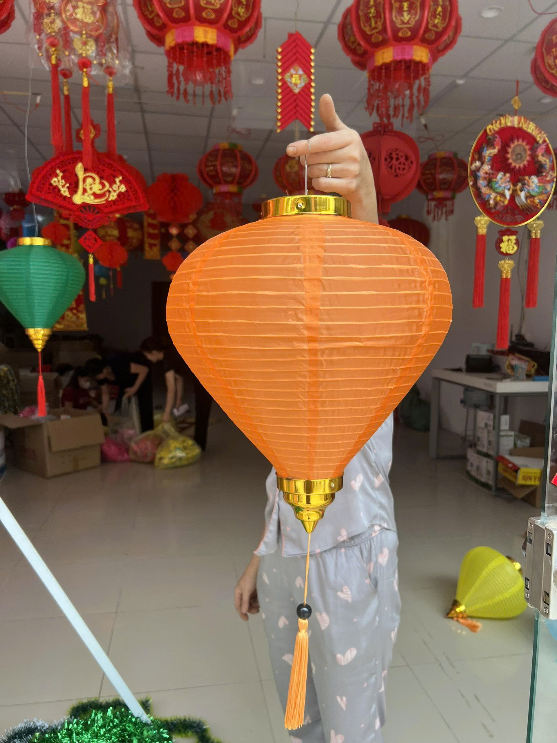 Đèn lồng hình Tỏi Vải thường L2 Nhỏ 30x40cm - Cam