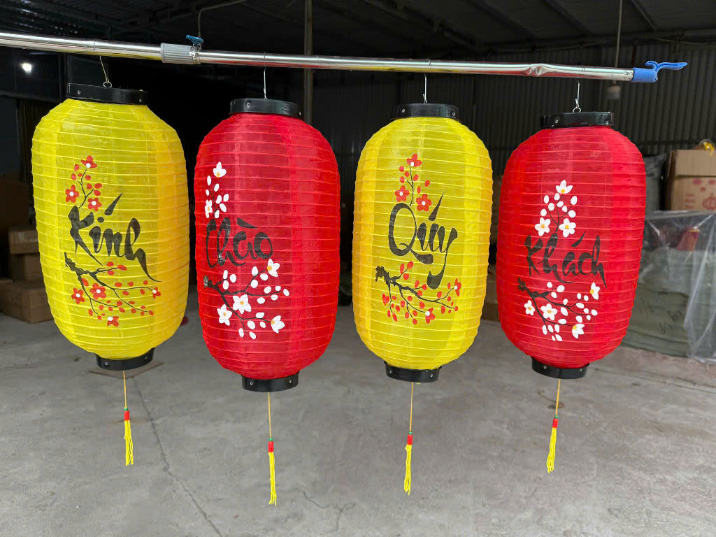 Đèn lồng kính chào quý khách