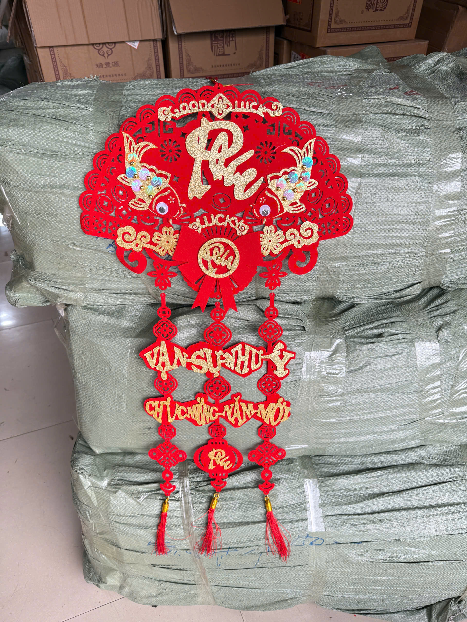 Khánh treo tết k28 (Quạt phúc 2 Cá đuôi dài 45 x 108cm)