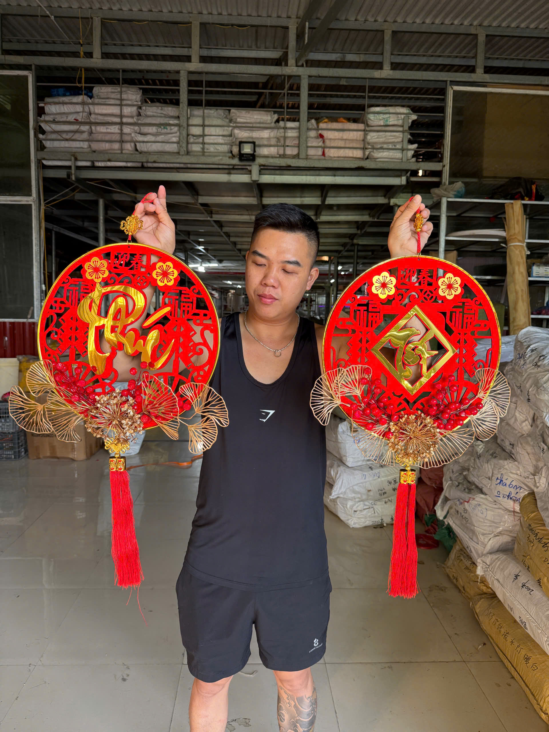 Khánh tròn nhung cứng có hoa
