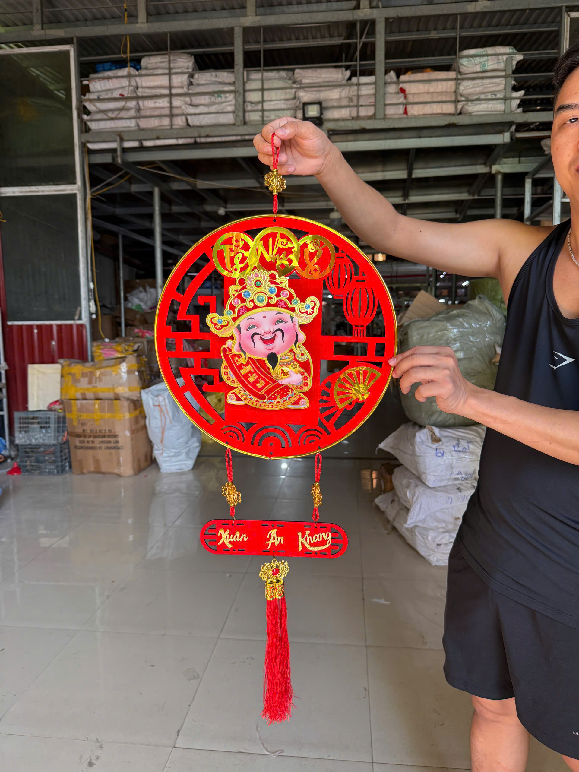 Thần tài lắc đầu khung tròn xuân an khang