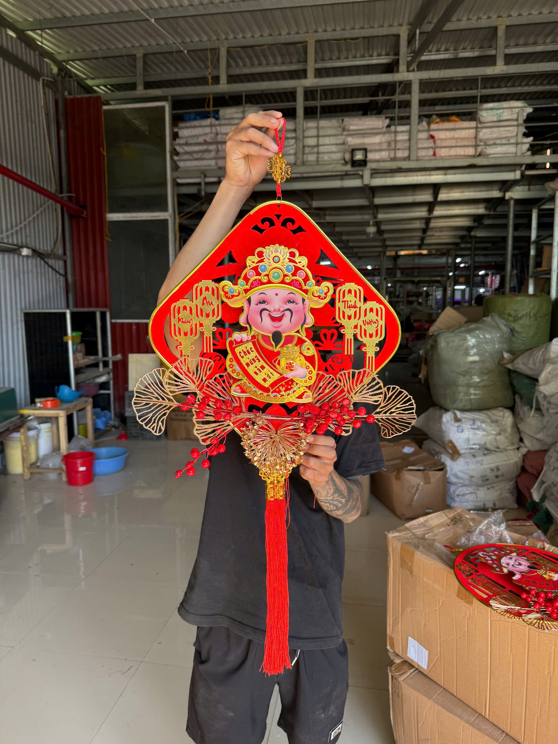 Thần tài lắc đầu vuông có hoa