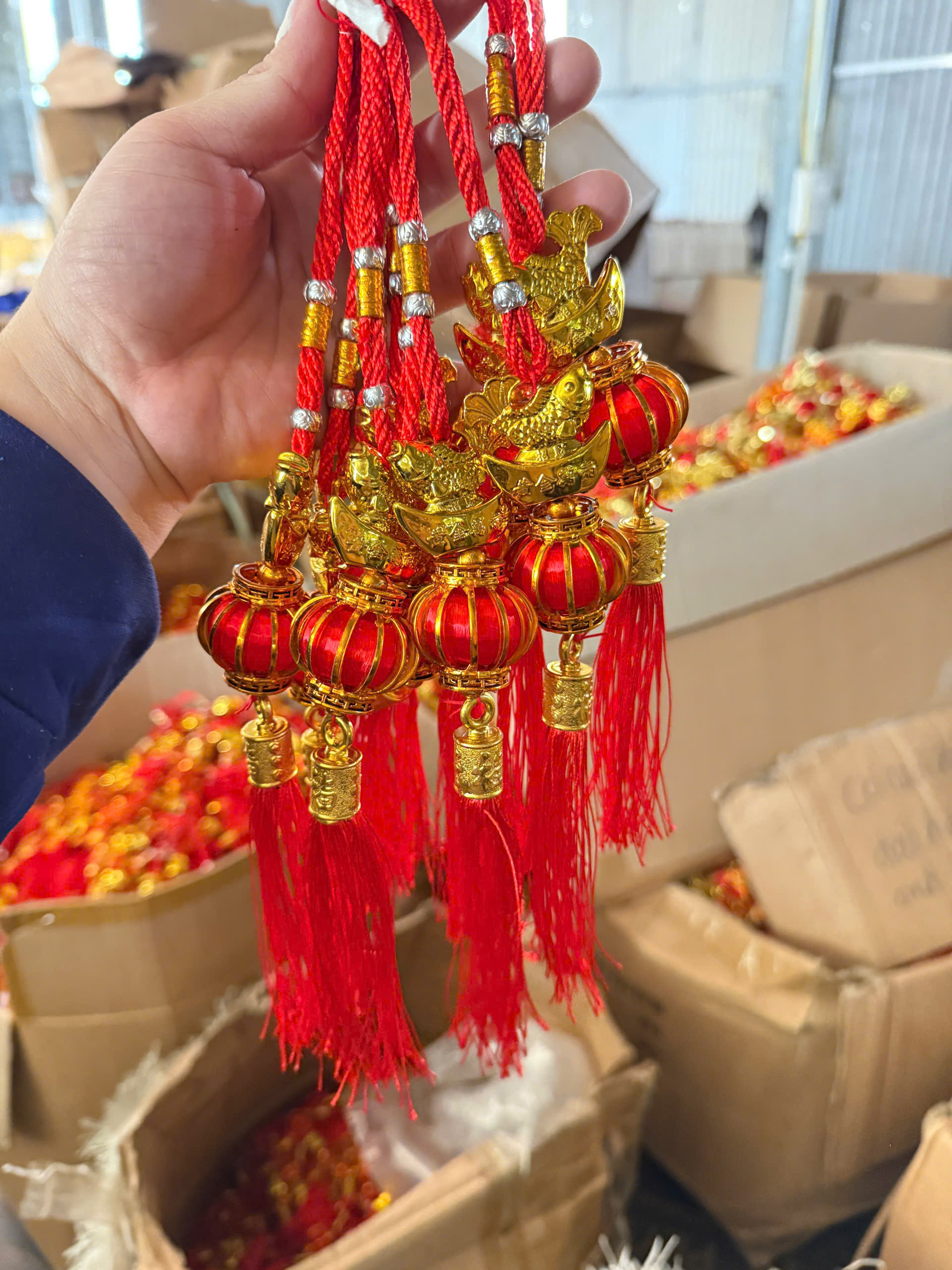 Treo mai đào tầu mạ vàng, cầu đỏ ( chùm 10c )