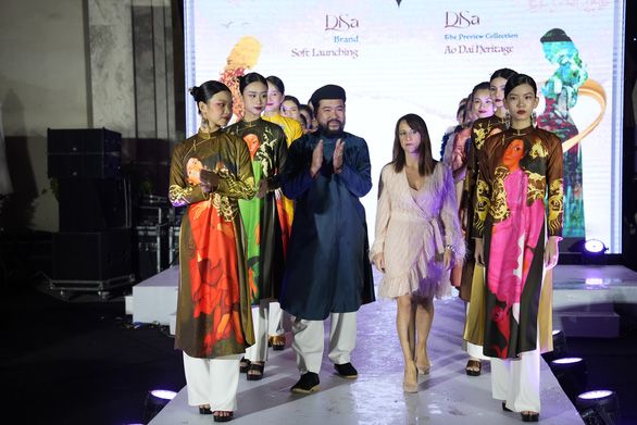 Bộ sưu tập áo dài sản xuất từ Ý đầu tiên được giới thiệu tới người Việt