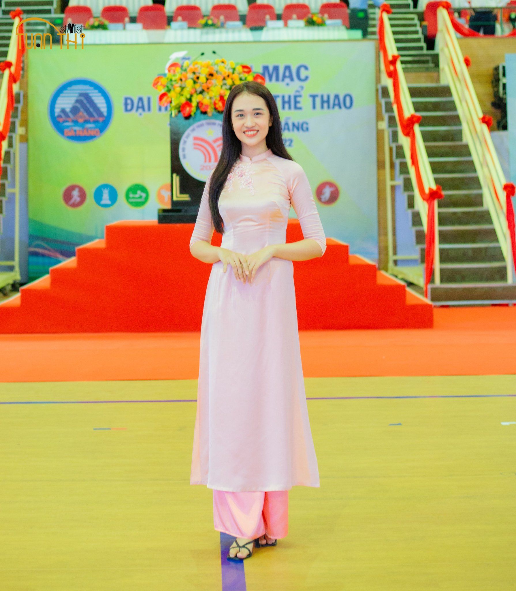 Xu hướng áo dài tết hoa văn thêu 2023