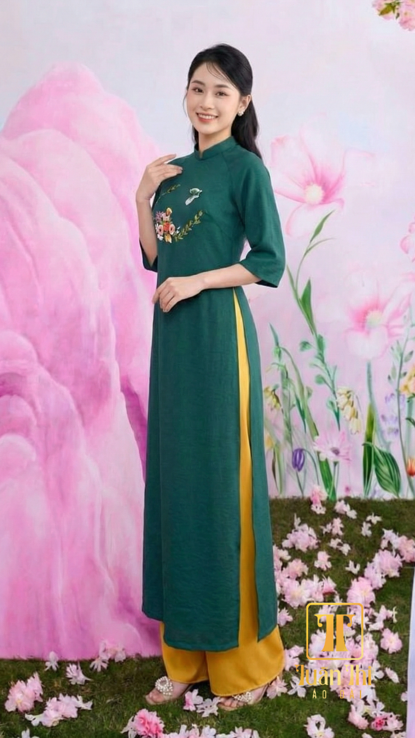 ADCT Xanh lenin thêu tay vòng hoa ngực