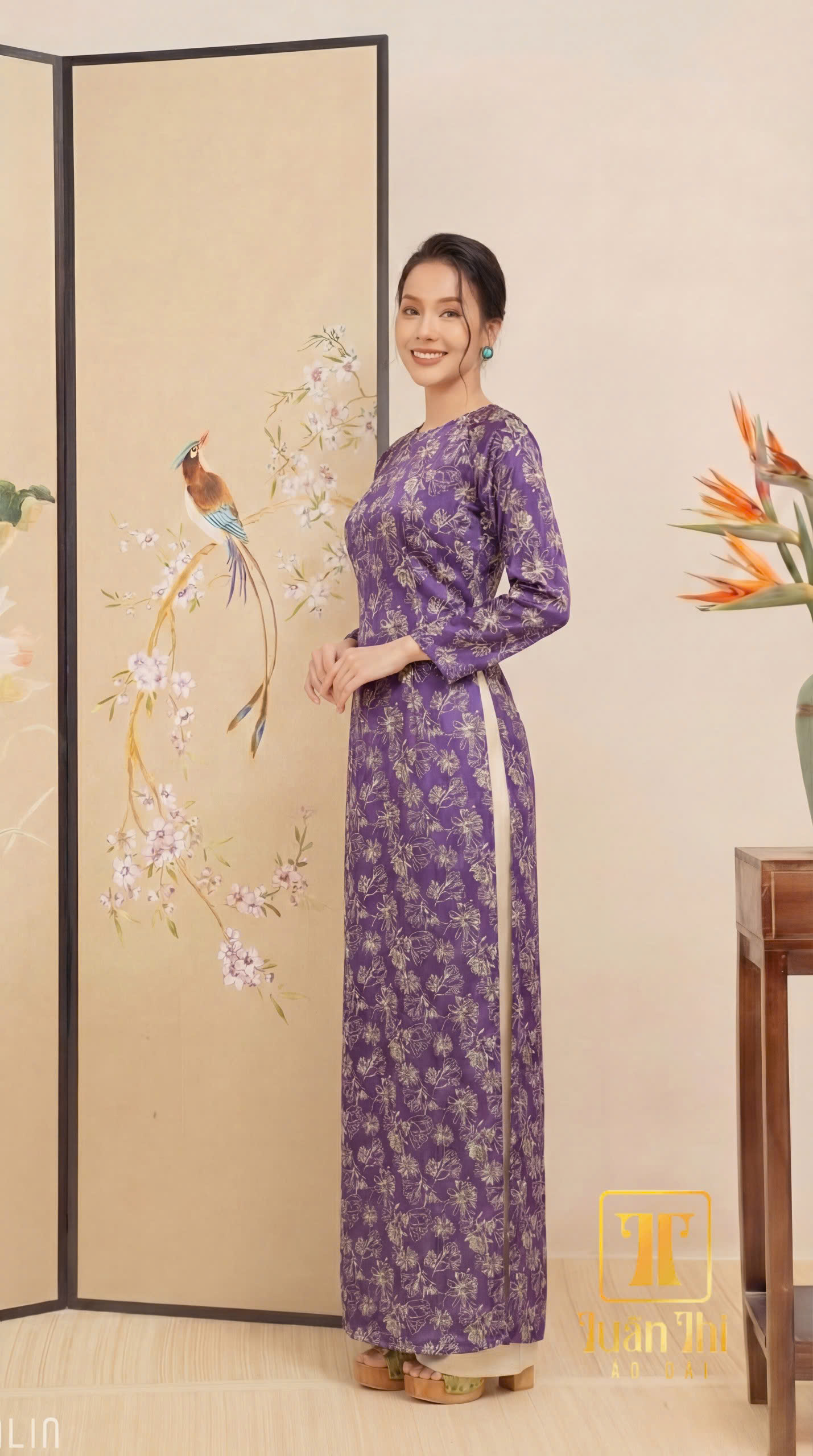 ADTT Lụa gấm tím Huế cổ tròn