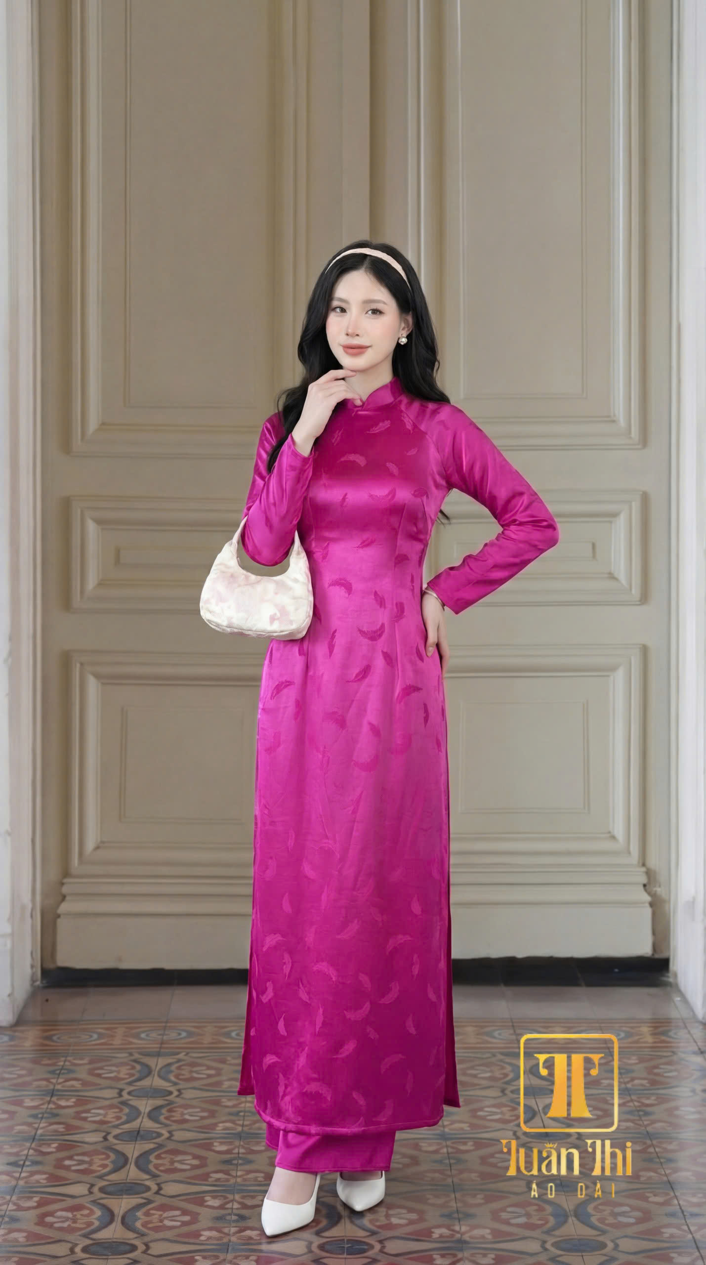 ADTT-Lua-gam-long-vu-hong-sen.jpg