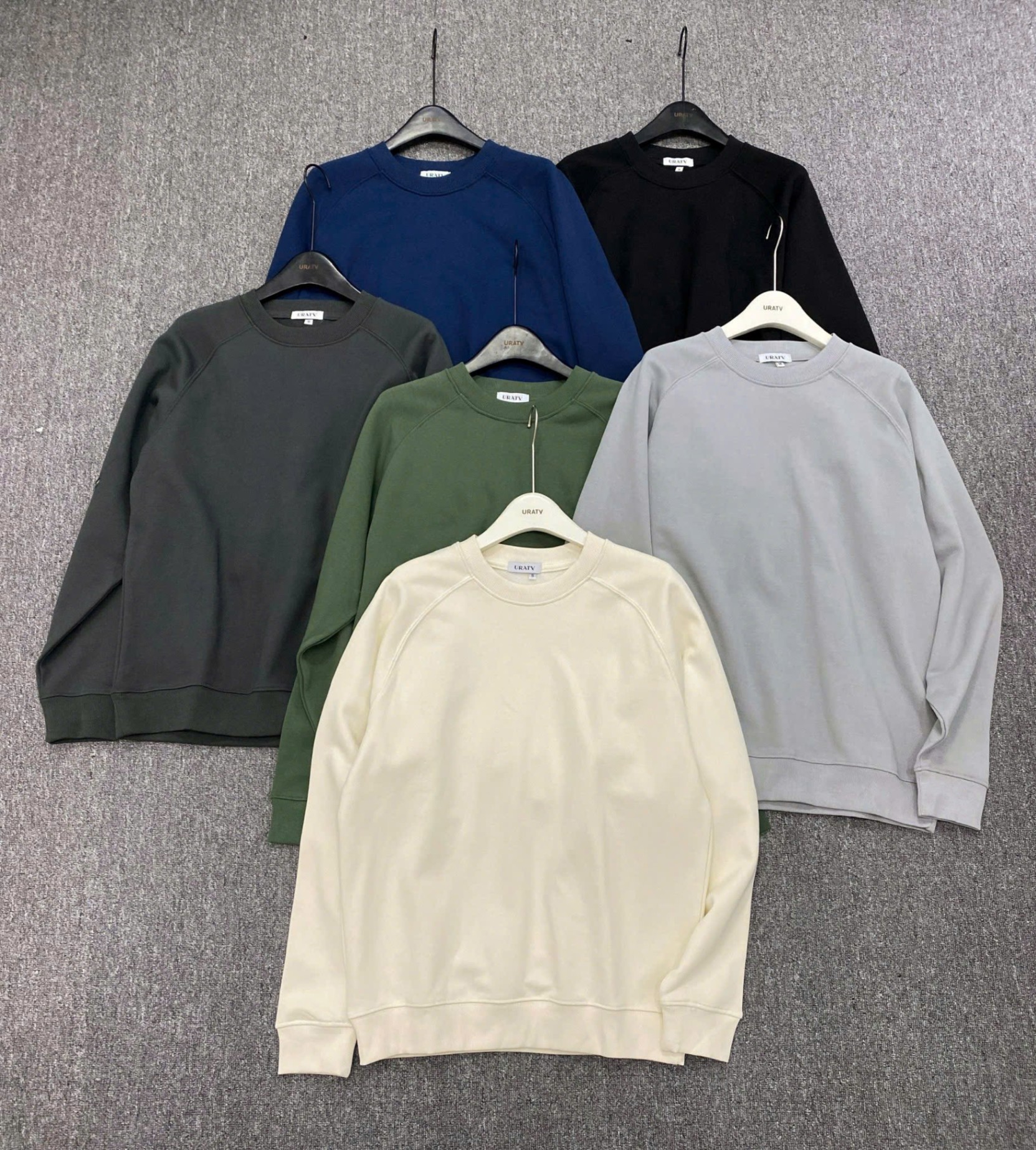Áo sweater nỉ trơn form suông URATV 255