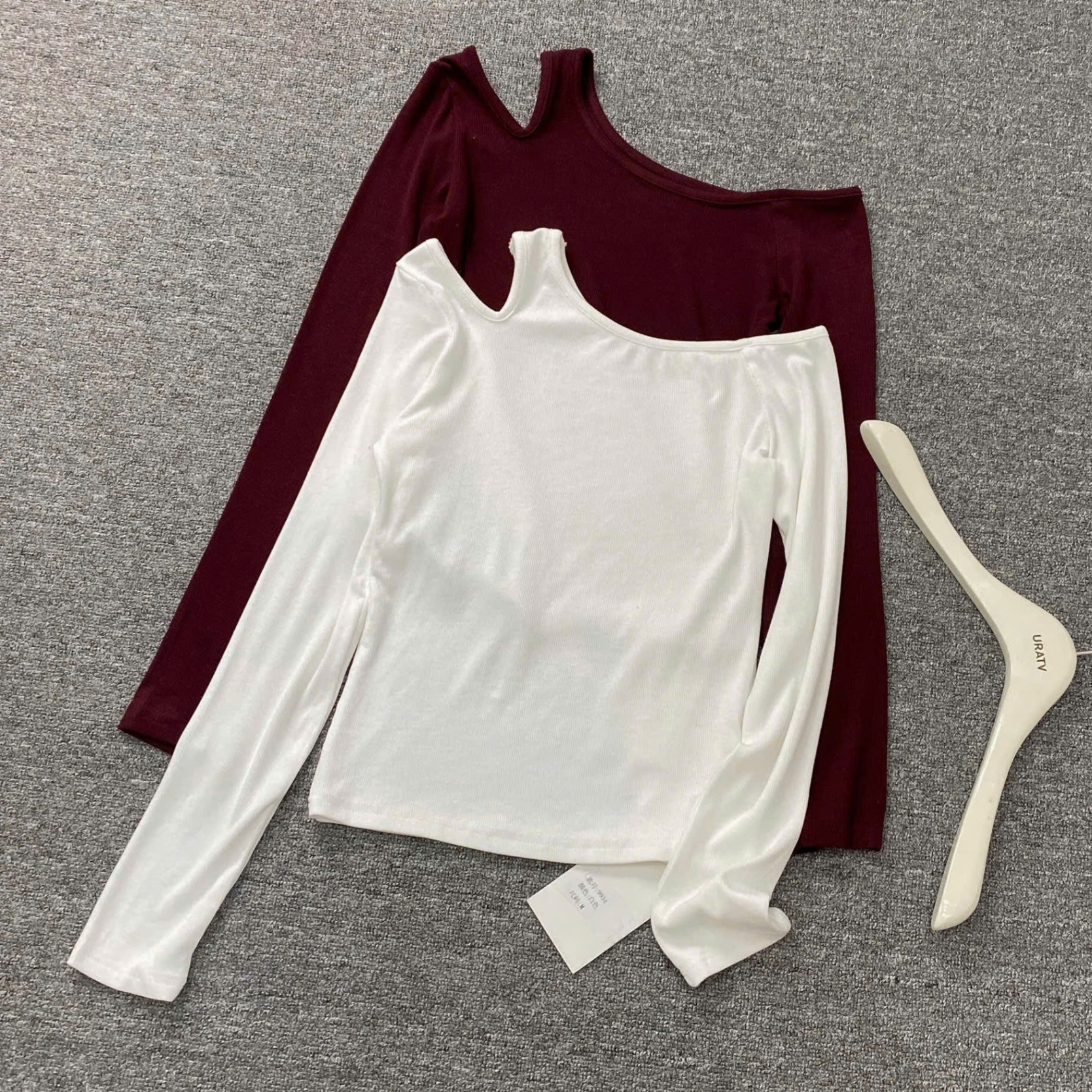 Áo tay dài trễ vai thun tăm cutout 255