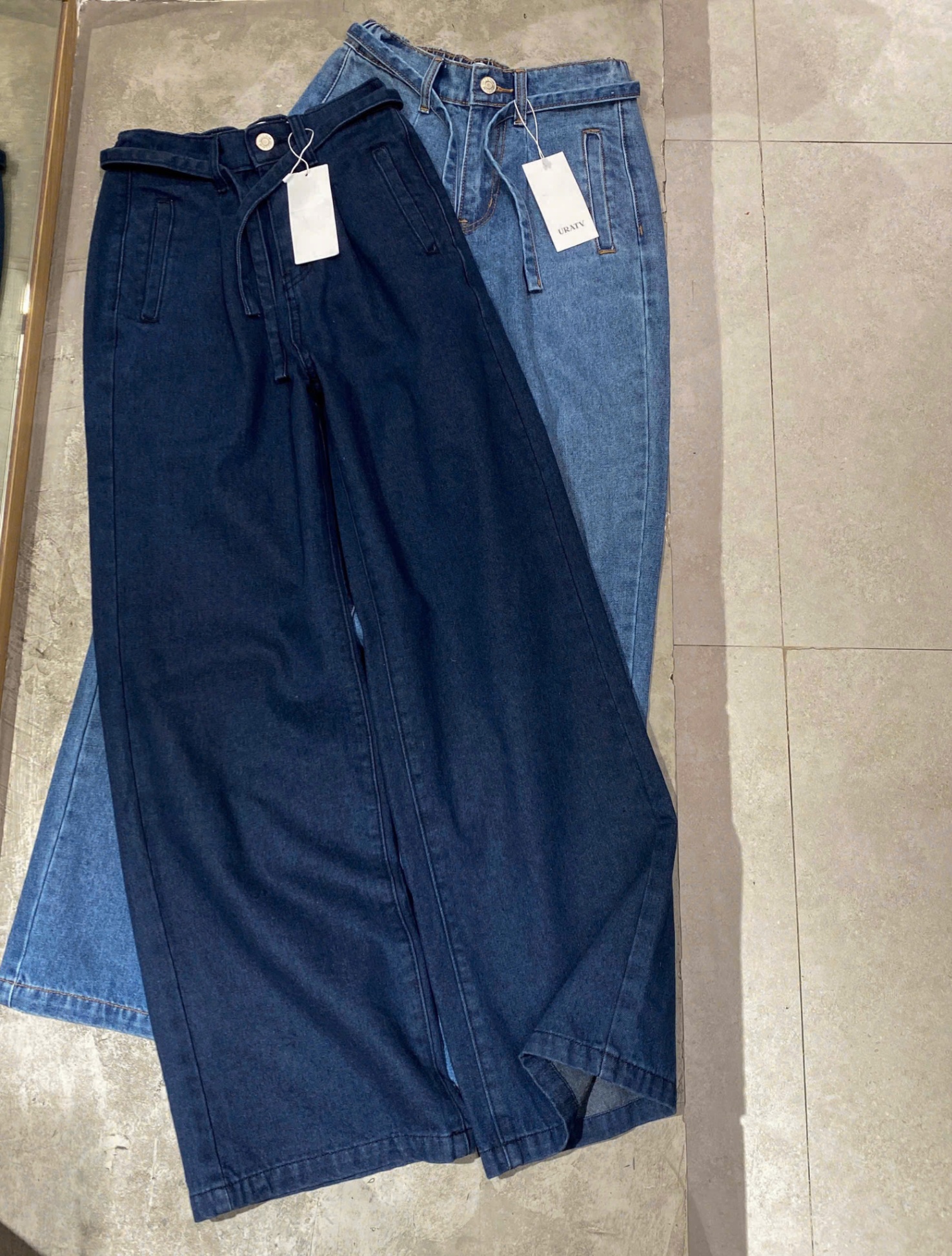 Quần jeans suông lưng thun kèm dây URATV 425