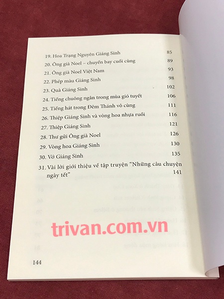 Bộ sách 1001 câu chuyện nuôi dưỡng tâm hồn: Những câu chuyện Giáng Sinh chưa kể - Những câu chuyện ngày Tết