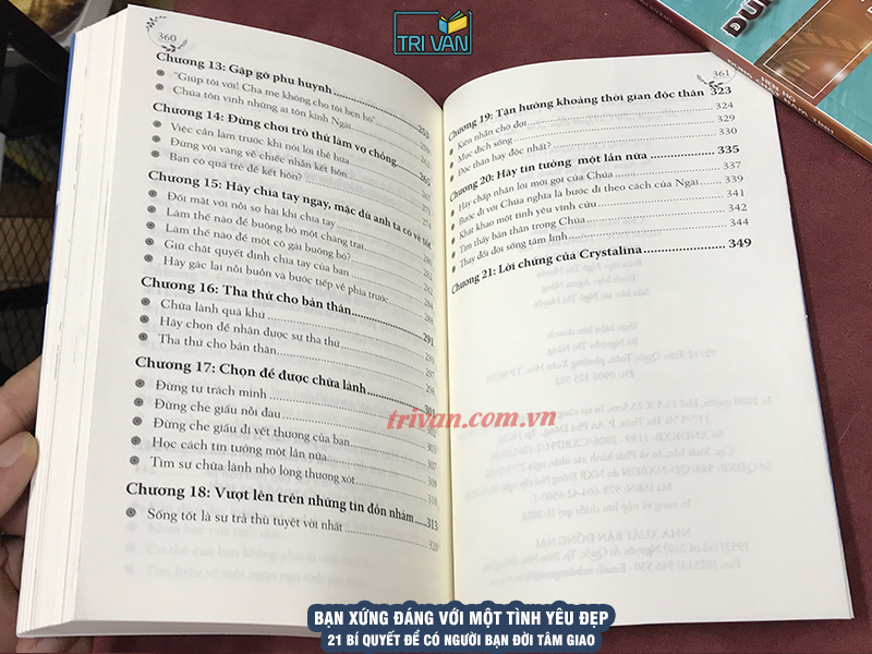 Combo sách: Bạn xứng đáng với một tình yêu đẹp & Hẹn hò đúng chất nam tính - Joson Evert - Crystalina Evert