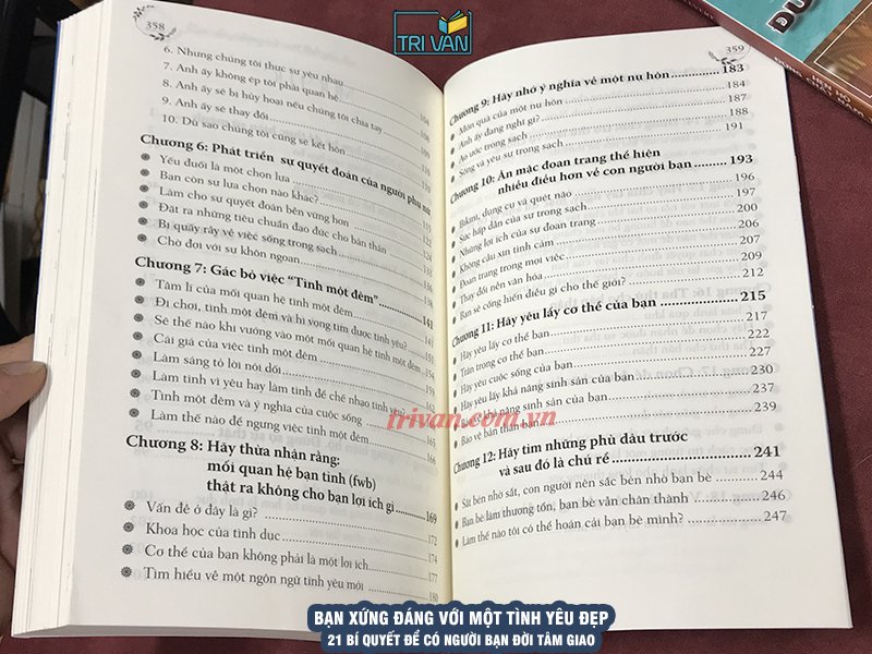 Combo sách: Bạn xứng đáng với một tình yêu đẹp & Hẹn hò đúng chất nam tính - Joson Evert - Crystalina Evert