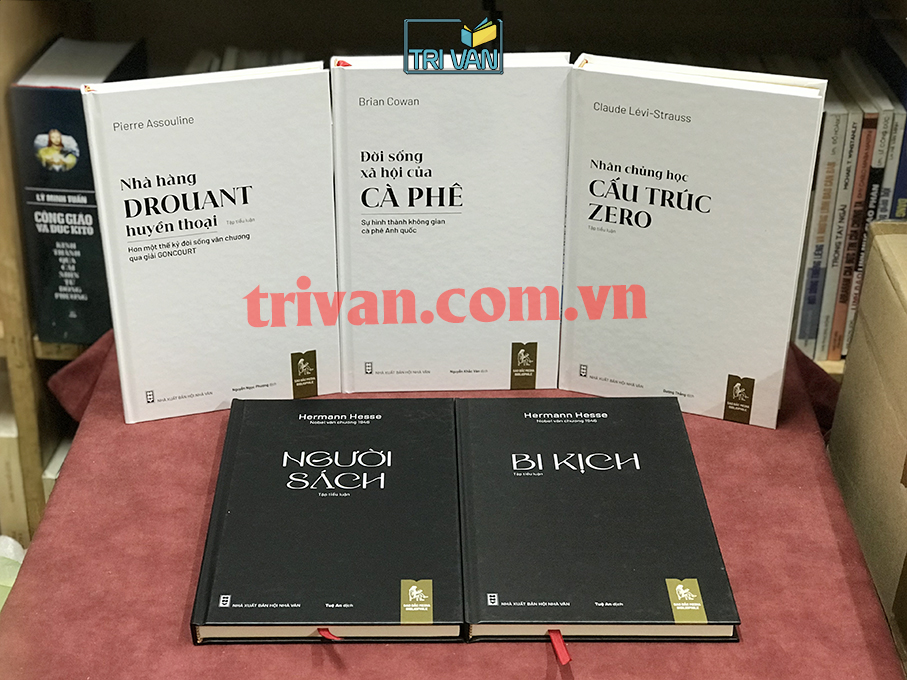 Boxes-5-cuon-sach-ky-niem-15-nam-Sao-Bac-Nguoi-sach-Bi-kich-Nhan-chung-hoc-cau-truc-zero-Doi-song-xa-hoi-cua-ca-phe-Nha-hang-Drouant-huyen-thoai-9.jpg?v=1775452450