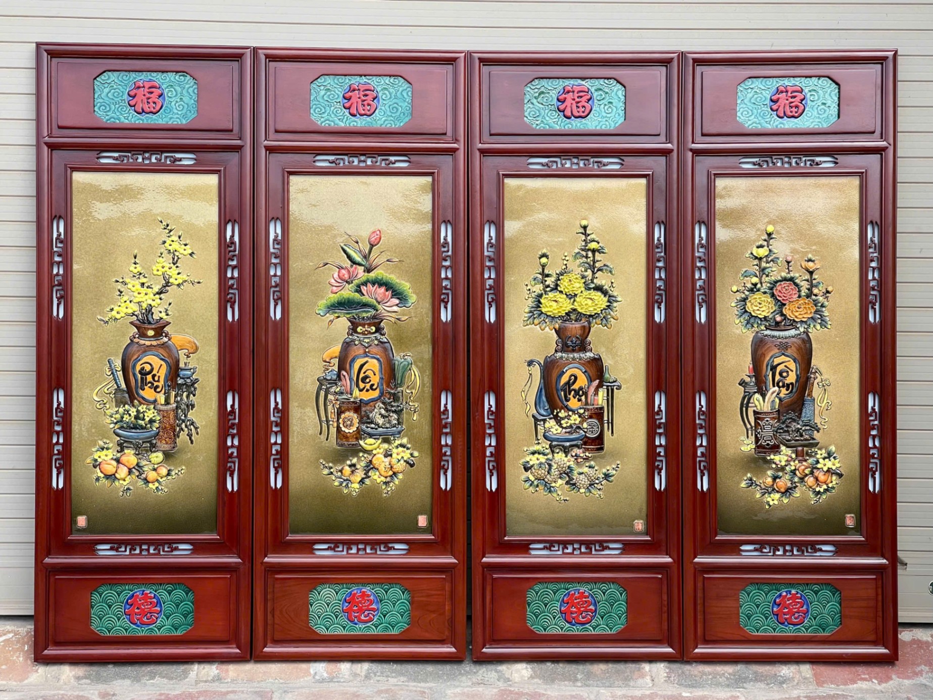 Tranh sứ đắp nổi 