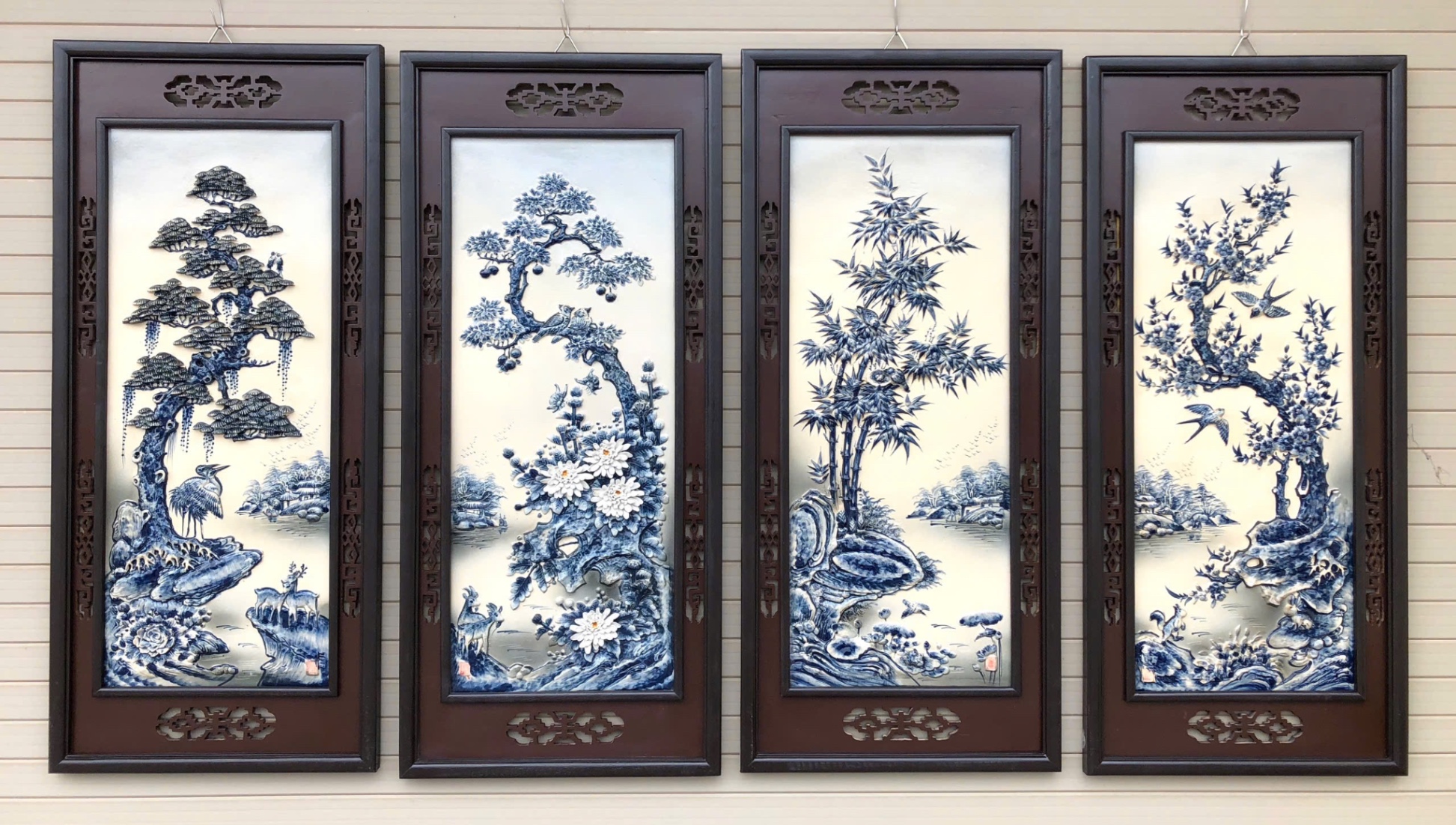 Tranh sứ đắp nổi tứ quý “Xuân Hạ Thu Đông” QUY018