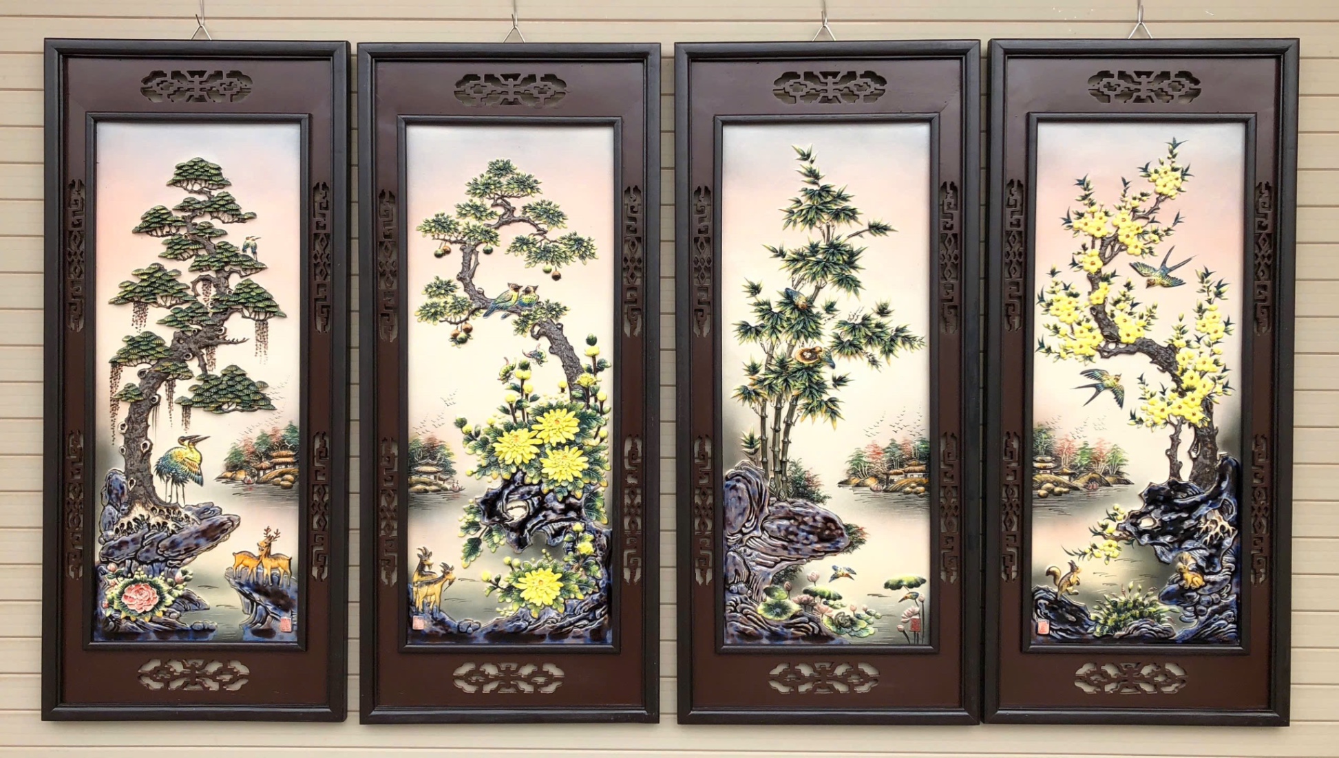 Tranh sứ đắp nổi tứ quý “Xuân Hạ Thu Đông” QUY017