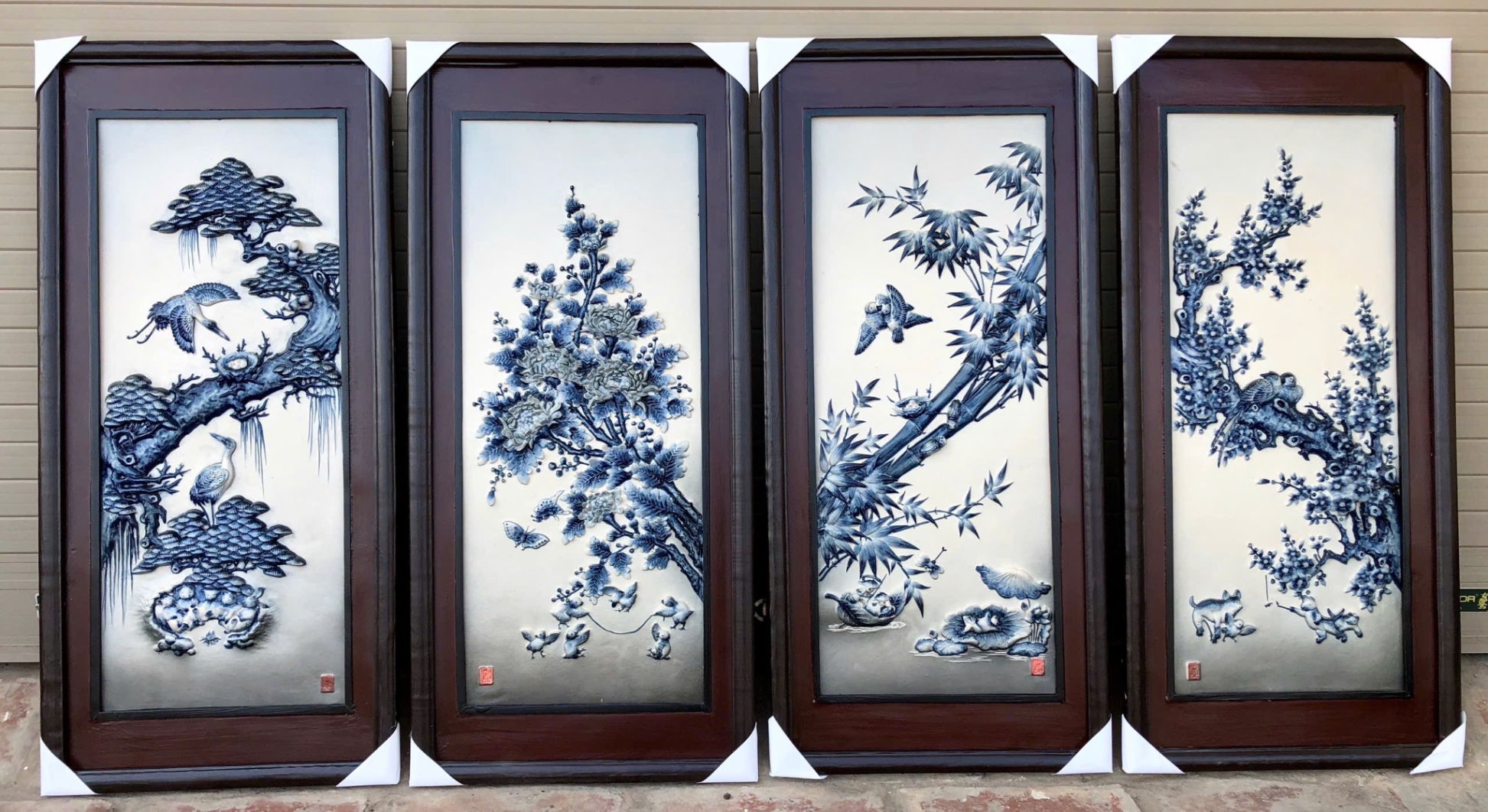Tranh sứ đắp nổi tứ quý “Xuân Hạ Thu Đông” QUY033