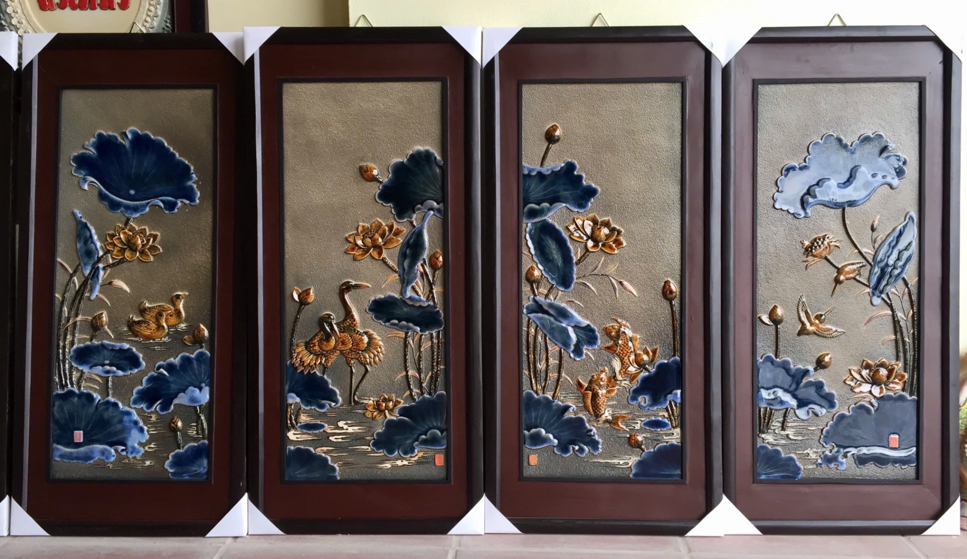 Tranh sứ đắp nổi tứ quý “Xuân Hạ Thu Đông” QUY022