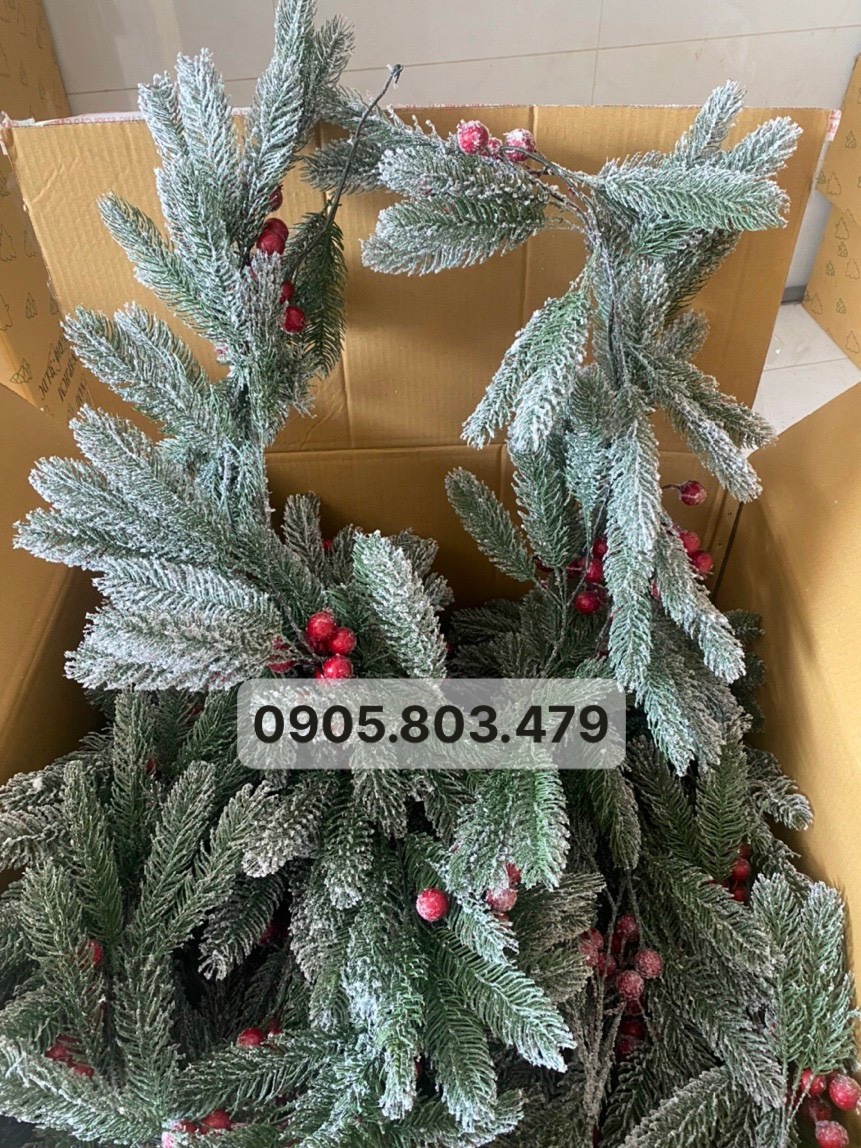 Dây thông PE phủ tuyết có trang trí noel dài 2m1 có trang trí sẵn