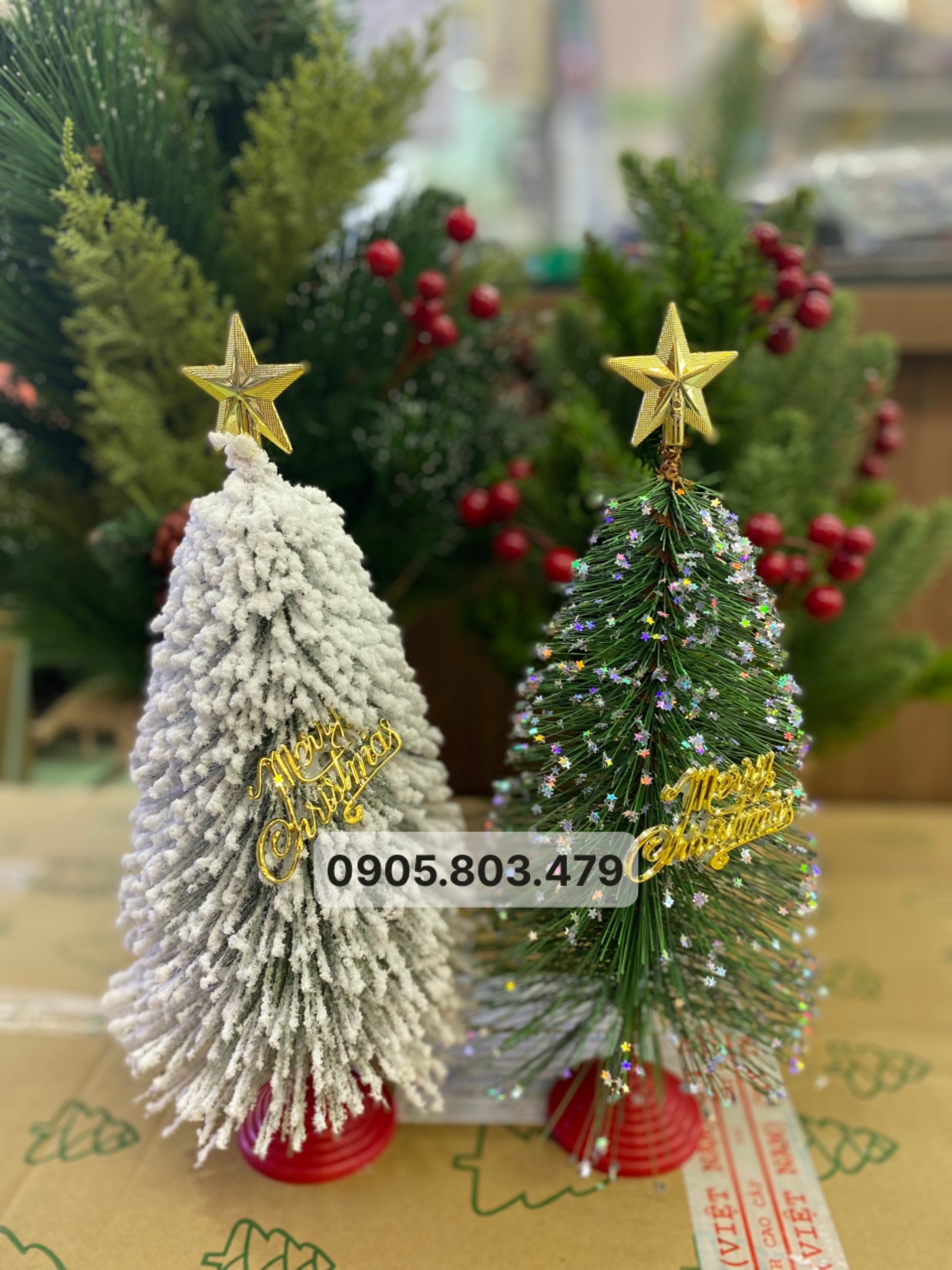 Cây thông mini để bàn cao 30cm đế nhựa