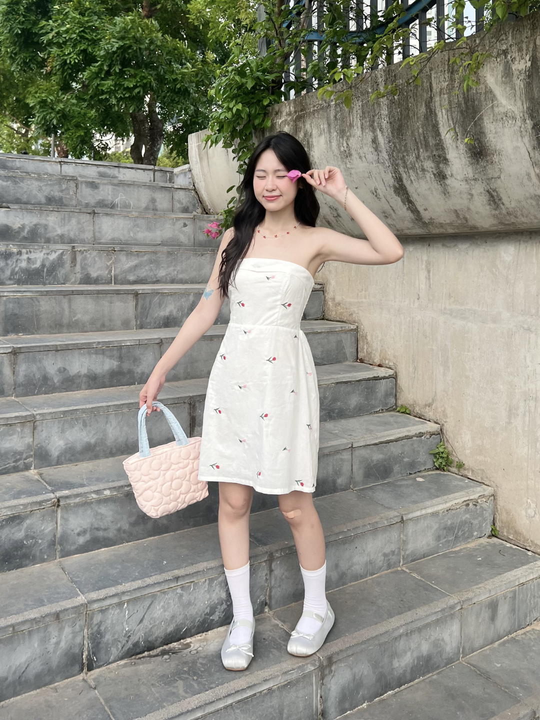 Váy quây thêu hoa tulip Tulip Tube Dress