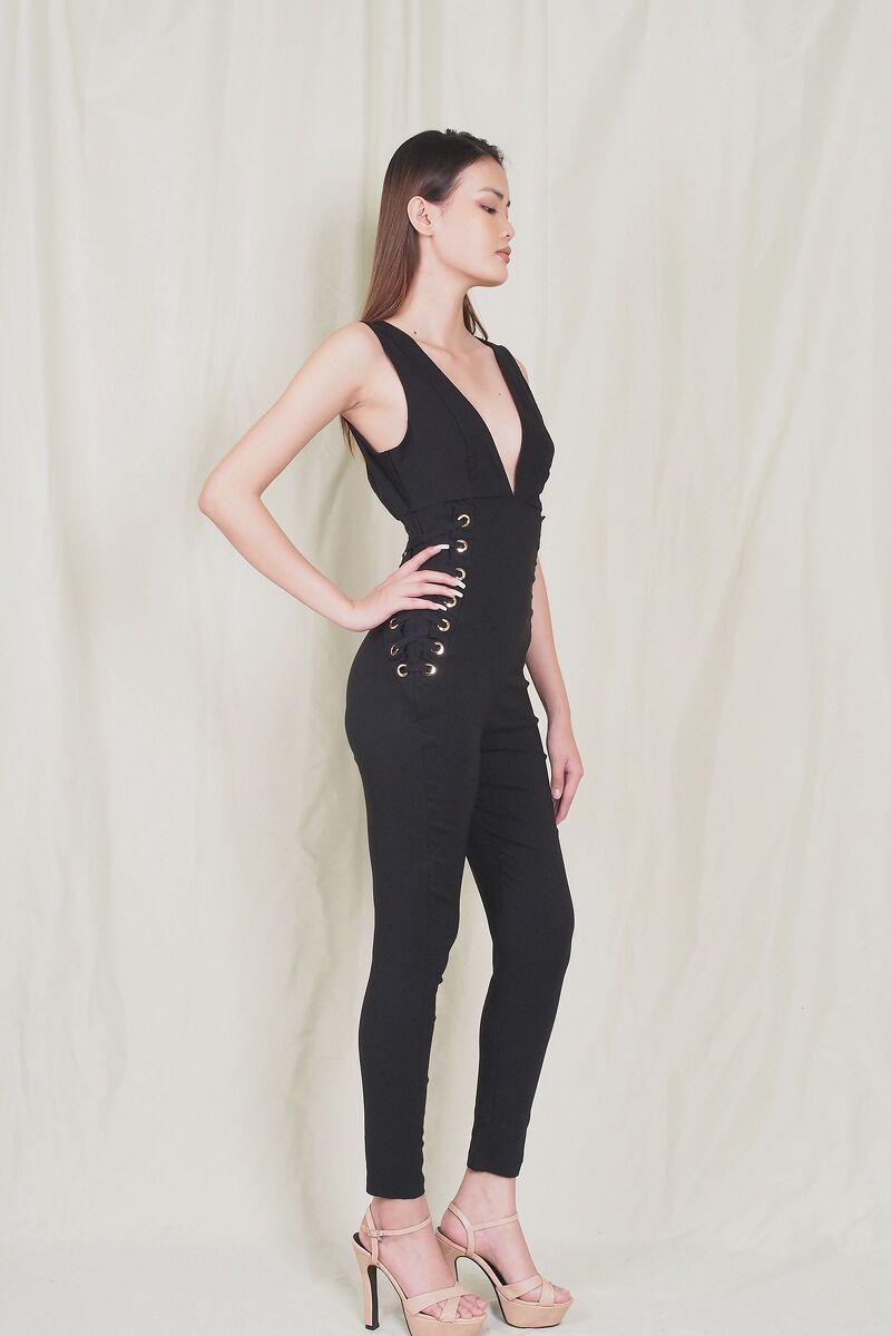 Jumpsuit cổ V, đan dây 2 bên eo IRIS