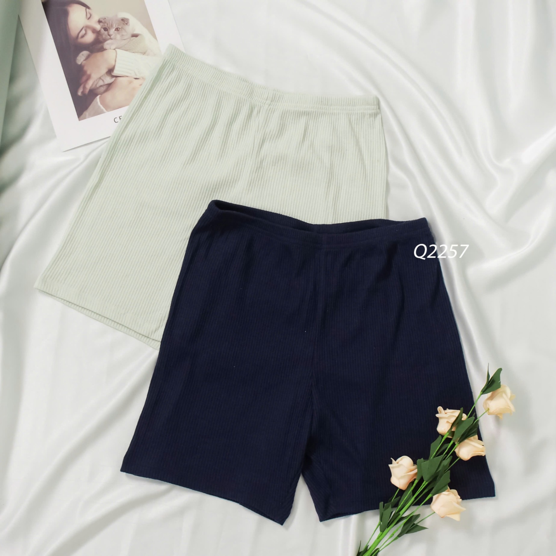 Quần short mặc nhà GU thun gân
