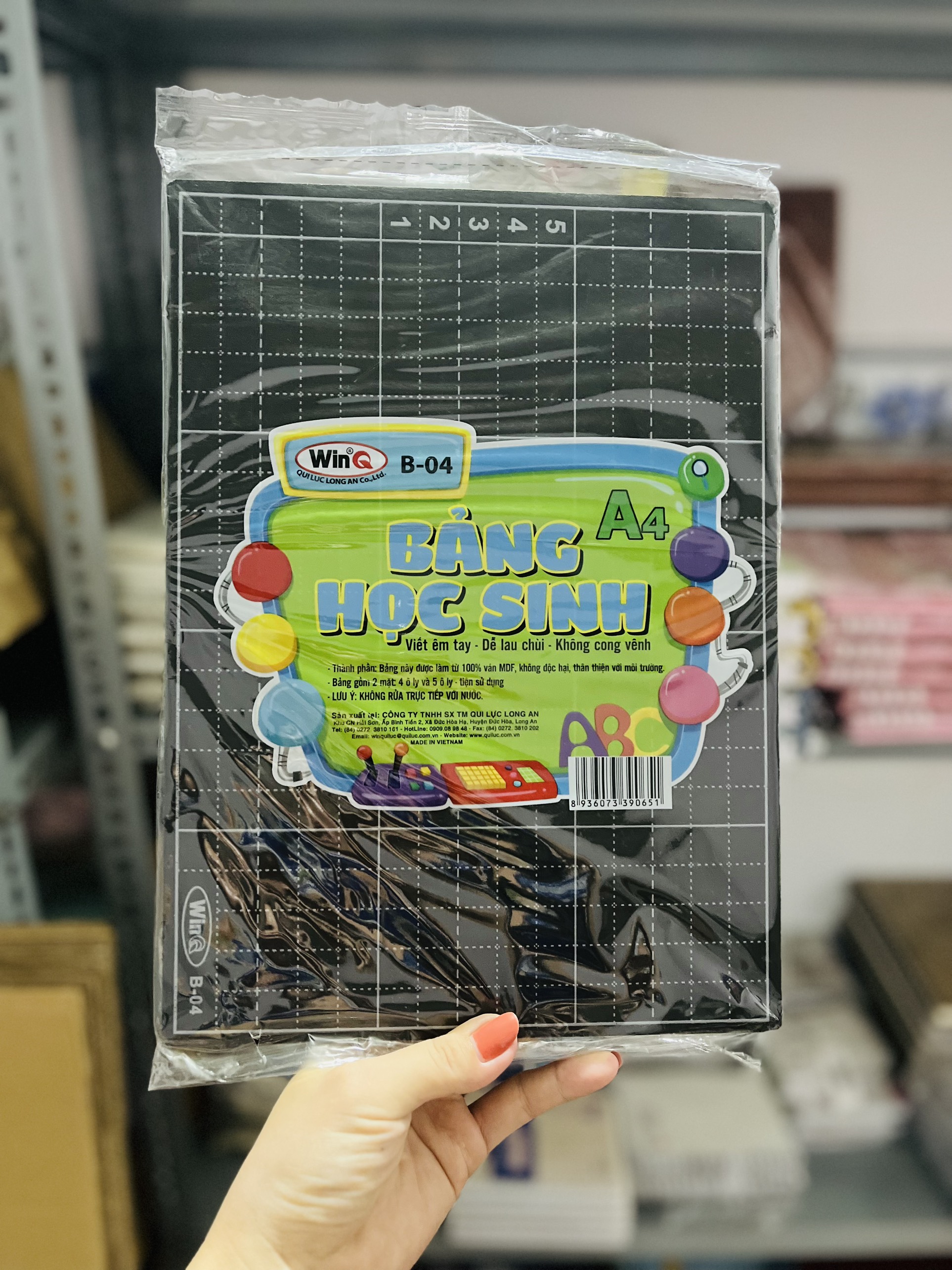 Bảng đen WINQ A4 B-04