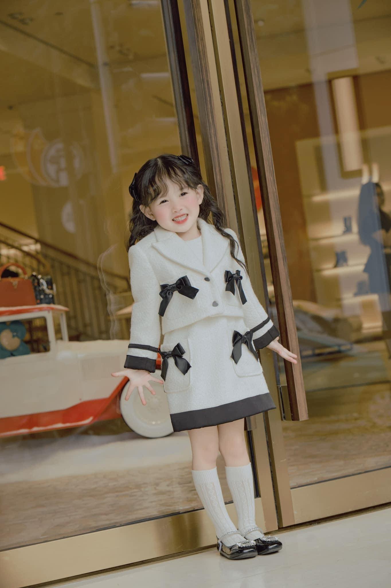 Set Tweed trắng nơ đen
