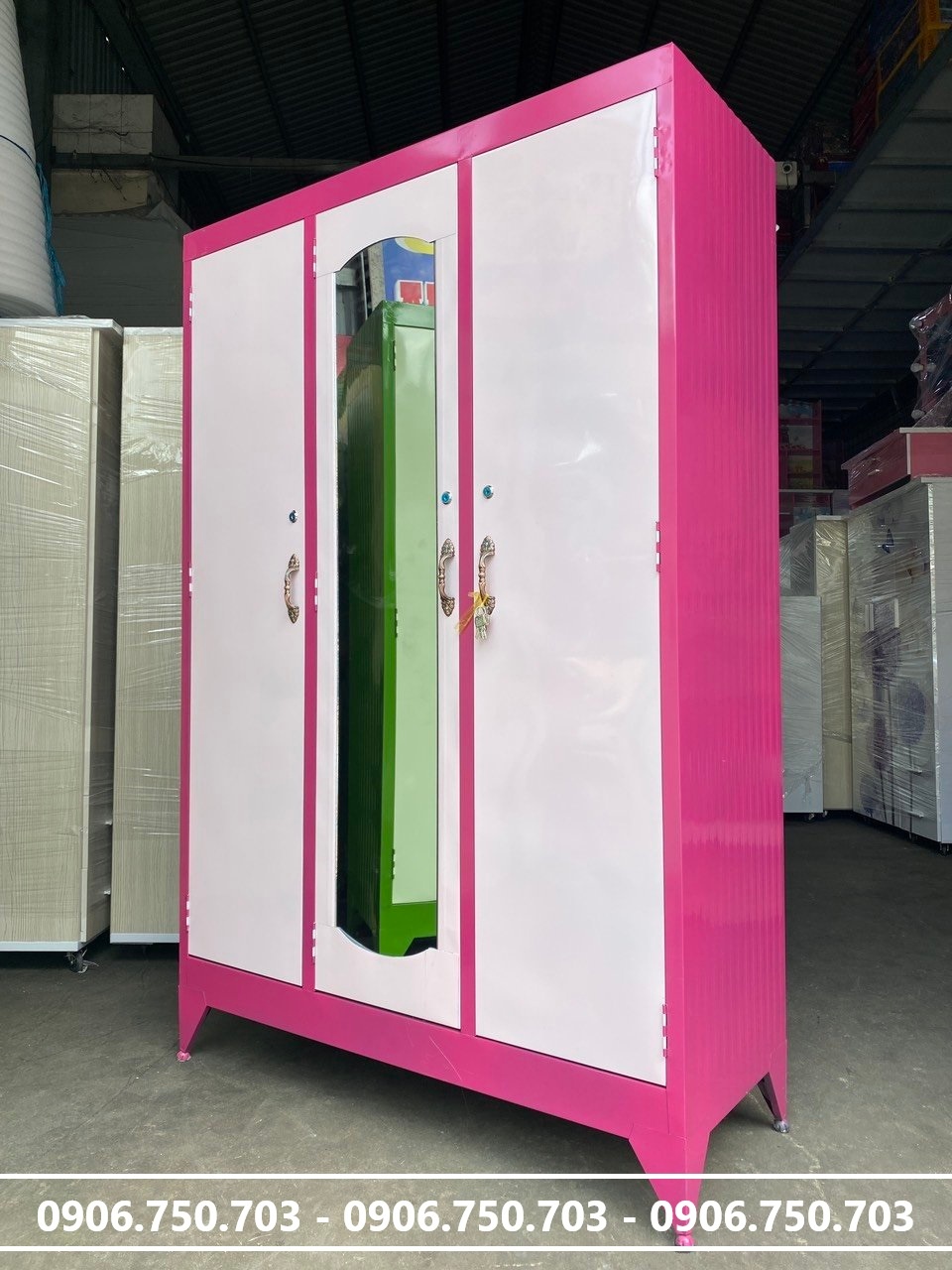 Tủ sắt quần áo giá rẻ 3 cửa cao 1,8m ngang 1,2m màu hồng